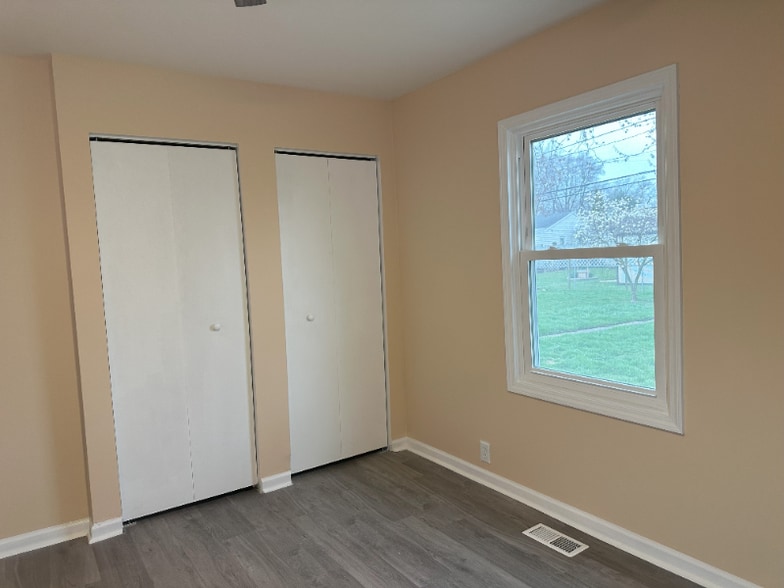 Building Photo - 508 Kenyon Ave