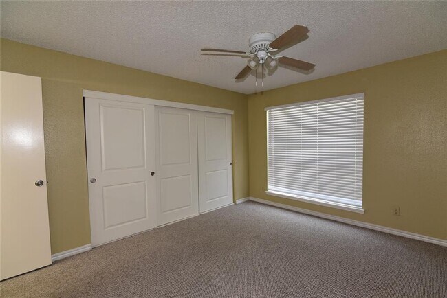 Building Photo - 12400 Overbrook Ln