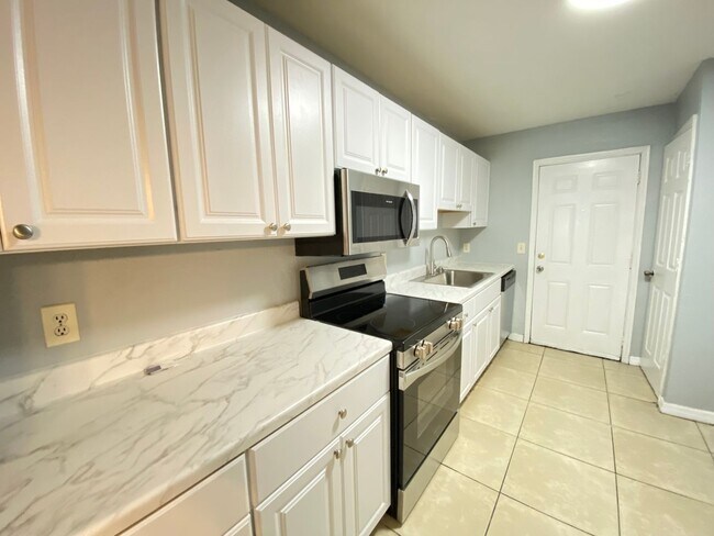 Building Photo - Move in Ready! 3/2 Condo in Altamonte Spri...