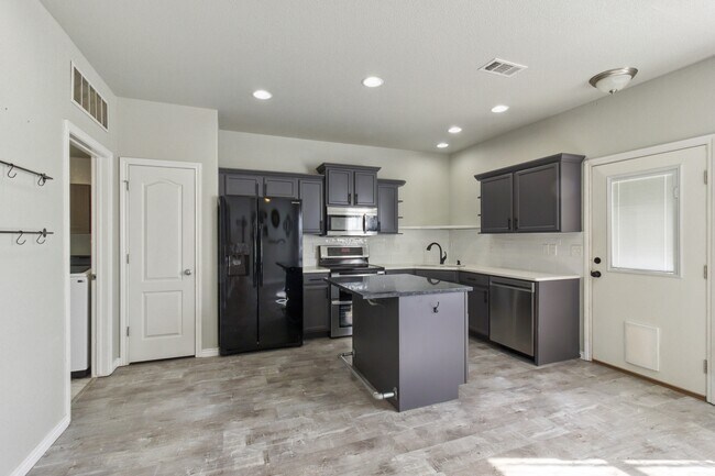 Building Photo - 5552 W 29th St