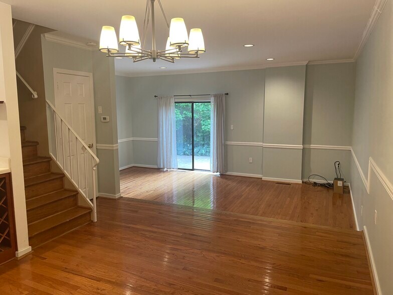 Living room - 233 Marywatersford Rd