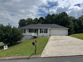 Building Photo - 216 Pinewood Dr