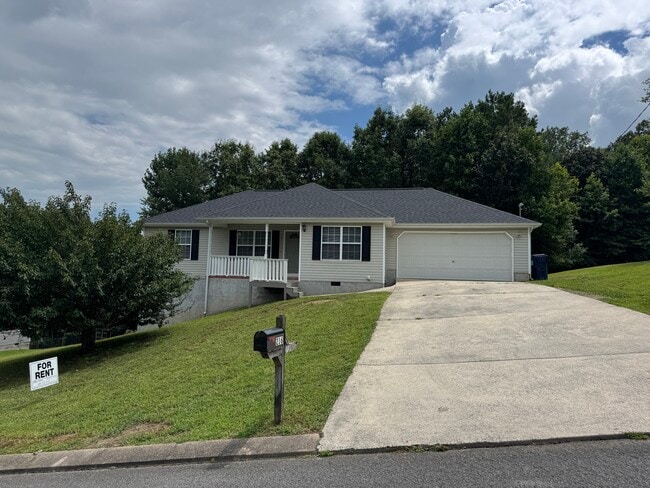 Building Photo - 216 Pinewood Dr