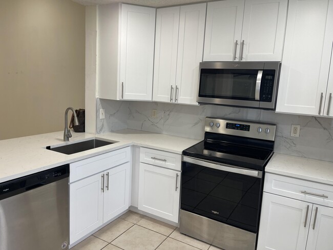 Building Photo - 6508 Via Regina