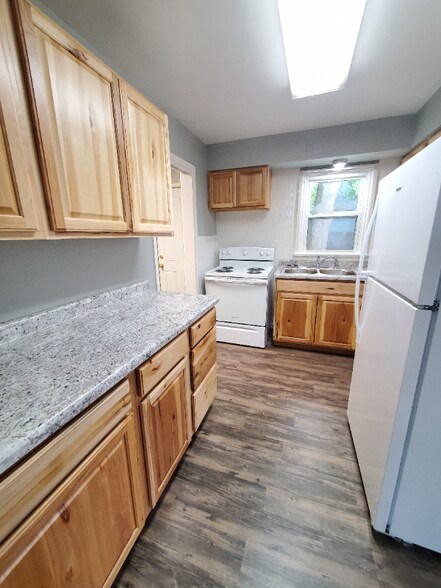 Building Photo - 425 N Blanchard St