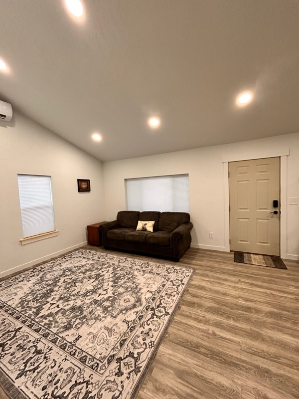 Building Photo - 826 Burton Ave