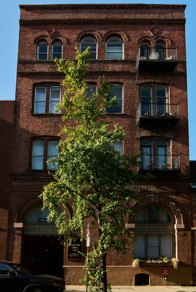 Primary Photo - Beekman Place