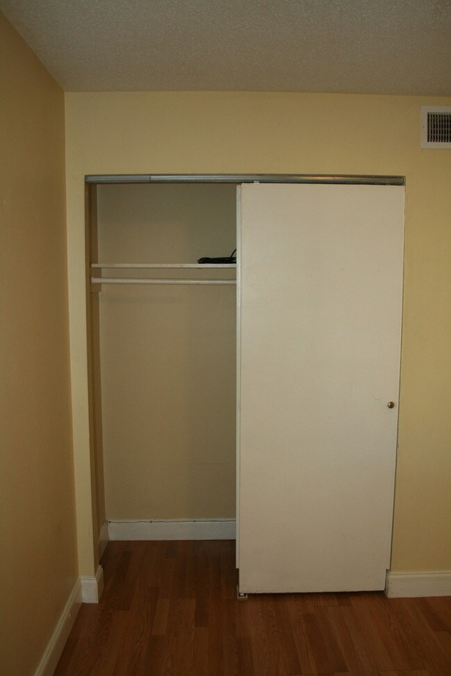 Building Photo - 115 Florence St