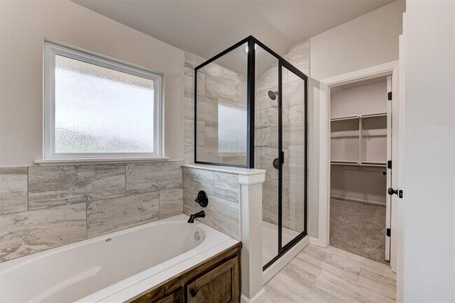 Building Photo - 560 Hackberry Ln