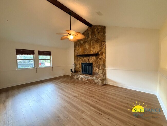 Building Photo - Stunning 3 Bedroom Home in Valparaiso with In-ground pool!