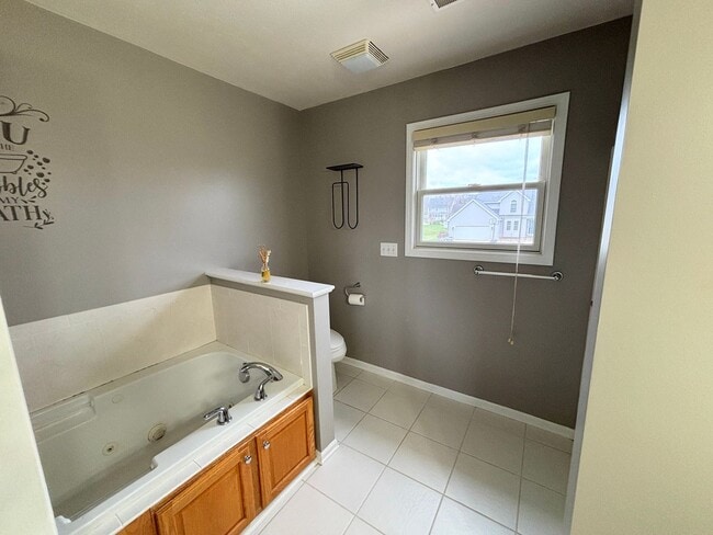 Building Photo - 4-bedroom, 2.5 bathroom unfurnished home in Saint Joseph