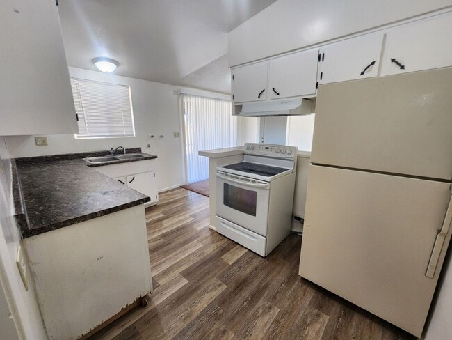 Building Photo - Newly Renovated Home in 29 Palms!