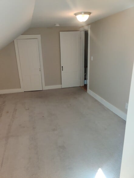 Building Photo - 37 Whitehall Rd