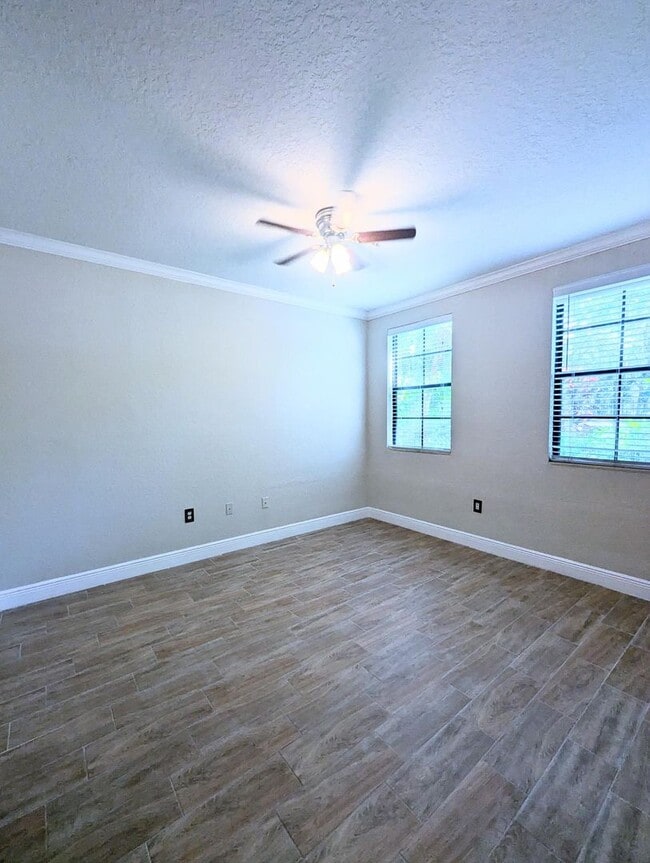 Building Photo - Gorgeous!! Must see 2x2 fully renovated co...