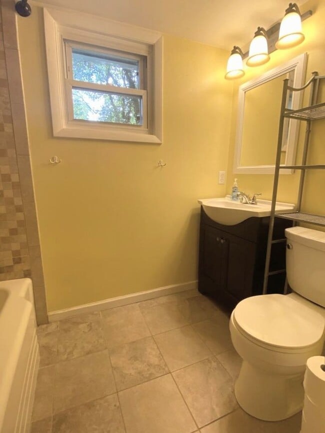 Building Photo - Fabulous Black Mountain Location!