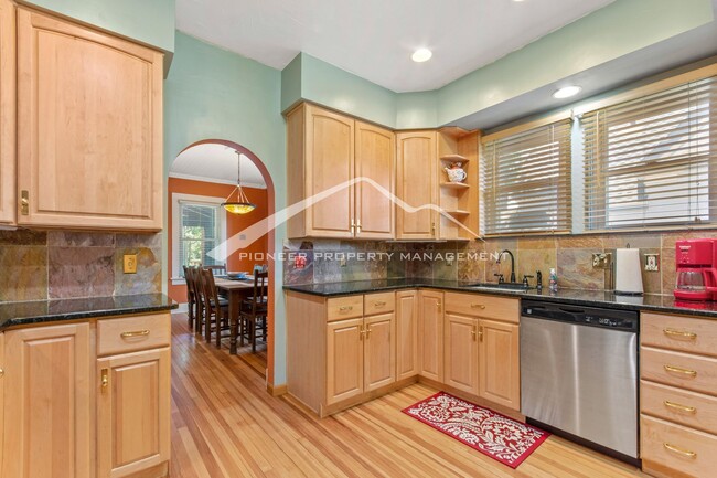Building Photo - Lovely 3 bedroom home in the Highlands Nei...