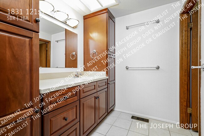 Building Photo - 1831 121st Ave SE