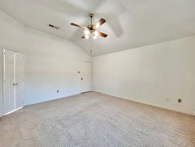 Building Photo - Spacious 4/BR 3.5/BA Two-Story Home with P...