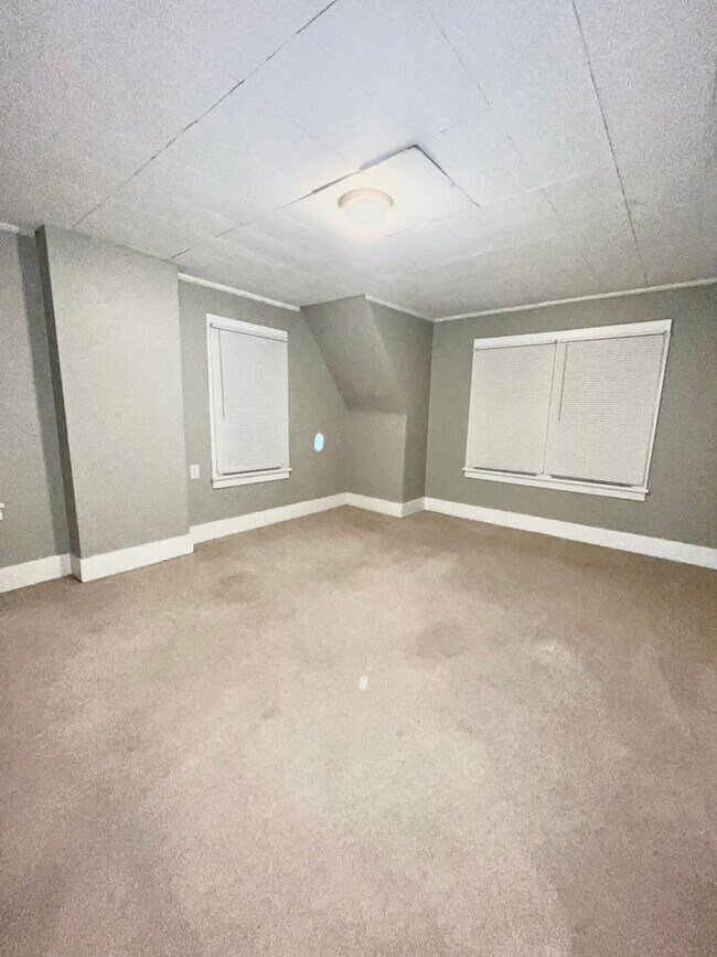 Building Photo - Beautiful 2 Bedroom Apartment!!!