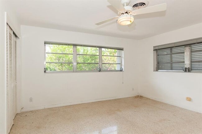 Building Photo - 2108 NE 44th St