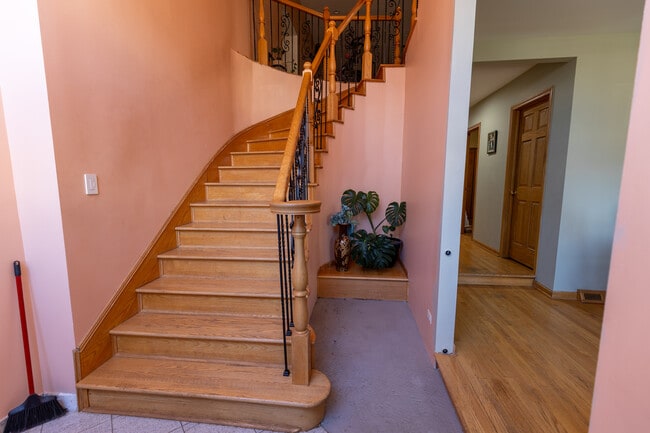 Building Photo - 4716 N Kilbourn Ave