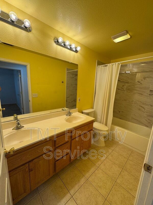 Building Photo - 9440 Stone Springs Dr