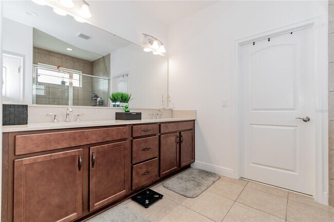 Building Photo - 3080 Crispin Cir