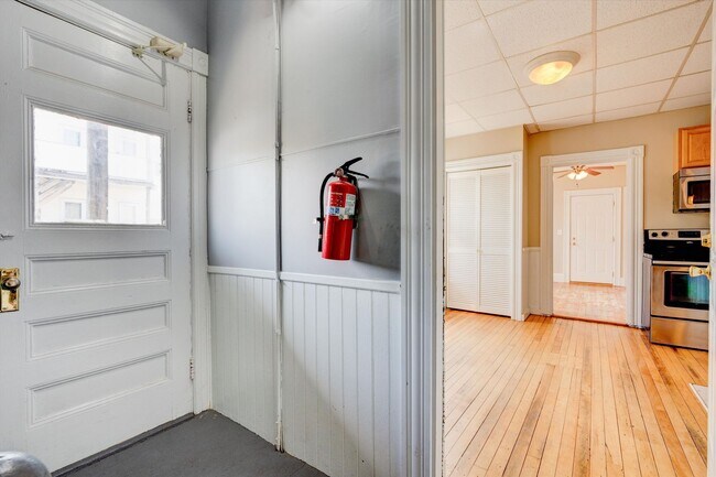 Building Photo - 475 Rimmon St