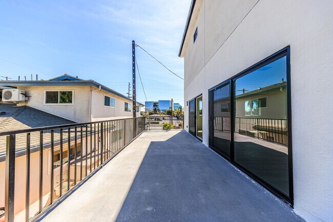 Building Photo - 1954 Purdue Ave
