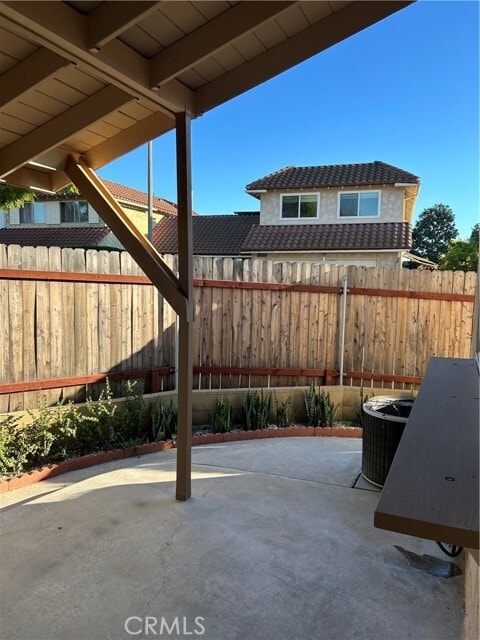 Building Photo - 5610 Elsinore Ave