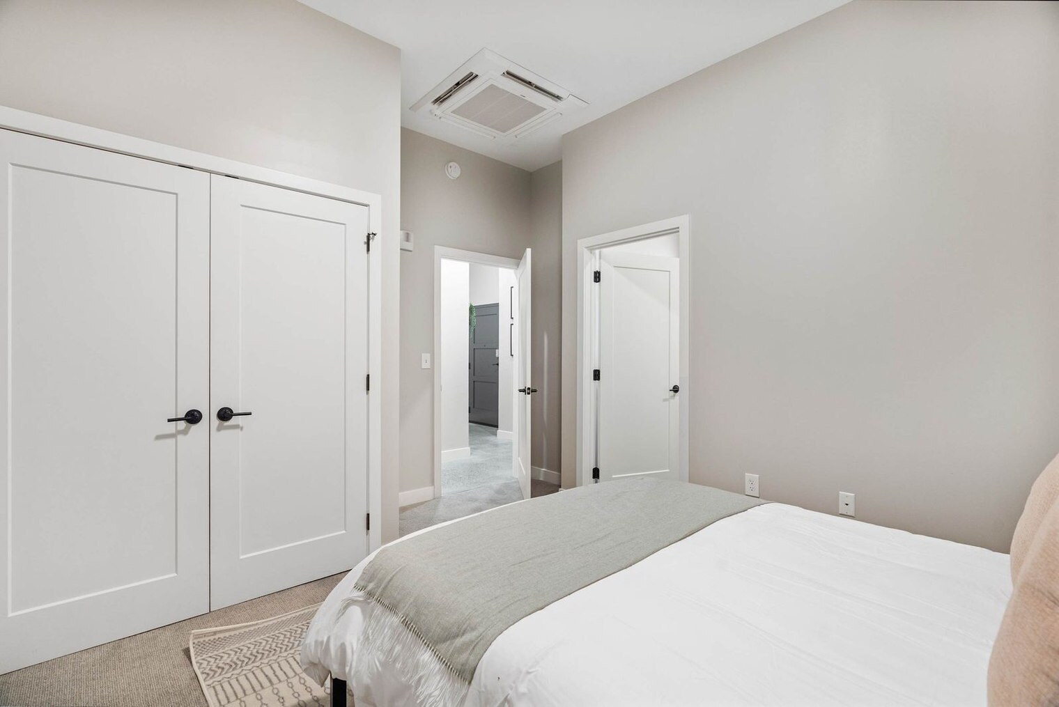 Building Photo - 205 W 4th St