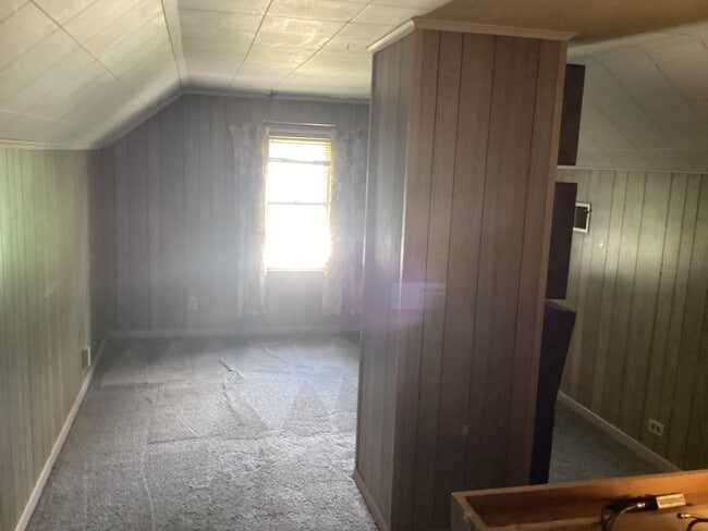 Building Photo - 3 Bedroom Single Family Home