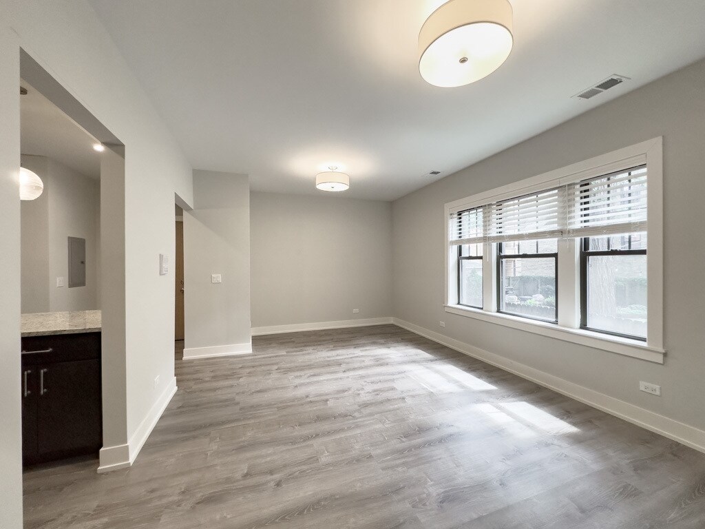 Building Photo - 913 Maple Ave