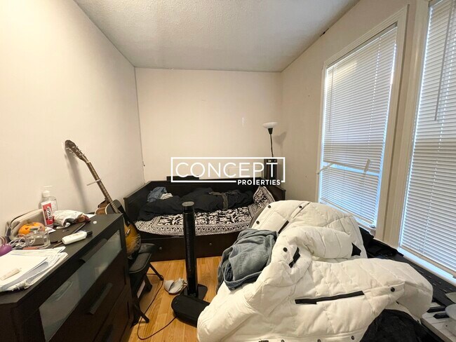 Building Photo - 8 Bickford Ave