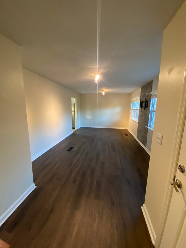 Building Photo - 319 Bermuda Rd