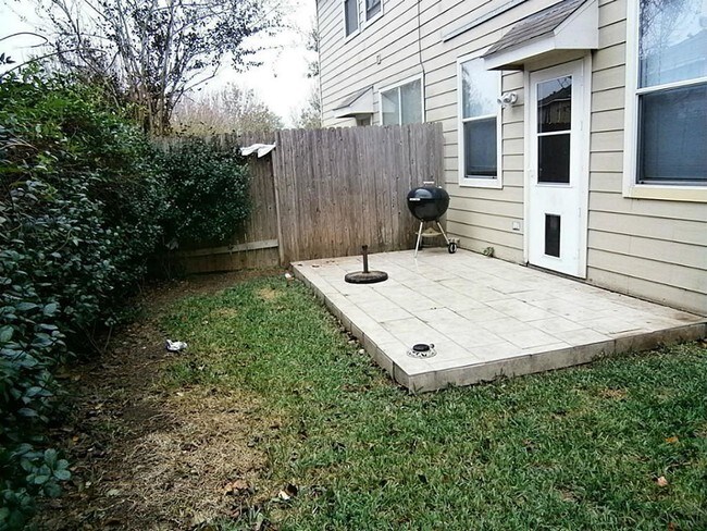 Building Photo - 16610 Newglen Ln