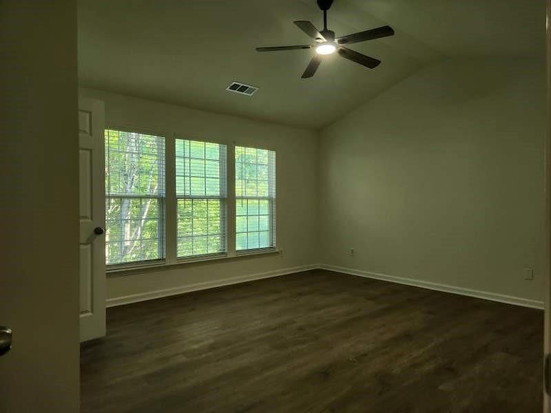 Building Photo - 2025 Kyrle Ln NW