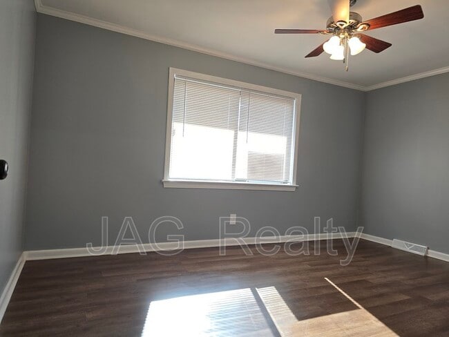 Building Photo - 102 Stewart St NW