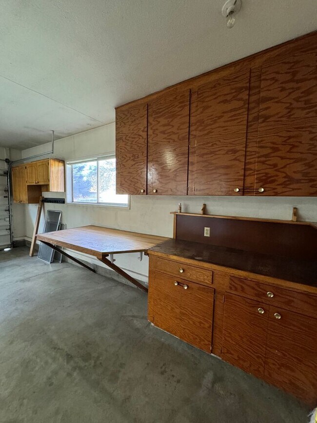 Building Photo - 4337 Lombard Dr