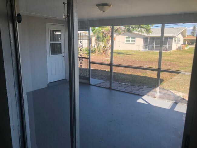 Building Photo - Tudor Dr Duplex