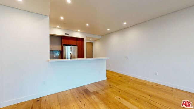 Building Photo - 938 Orange Grove Ave
