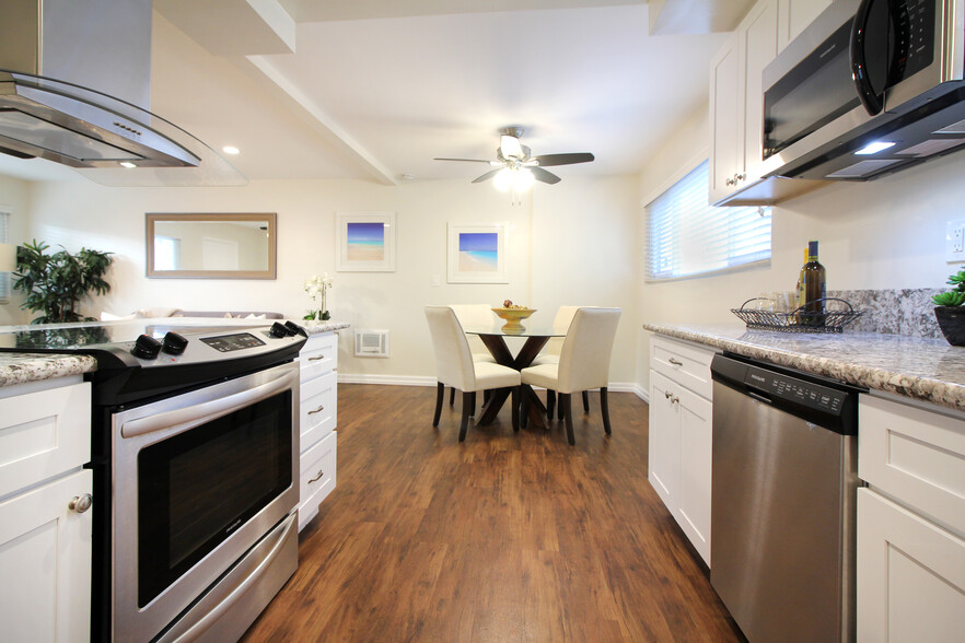 Primary Photo - 1322 Amethyst St