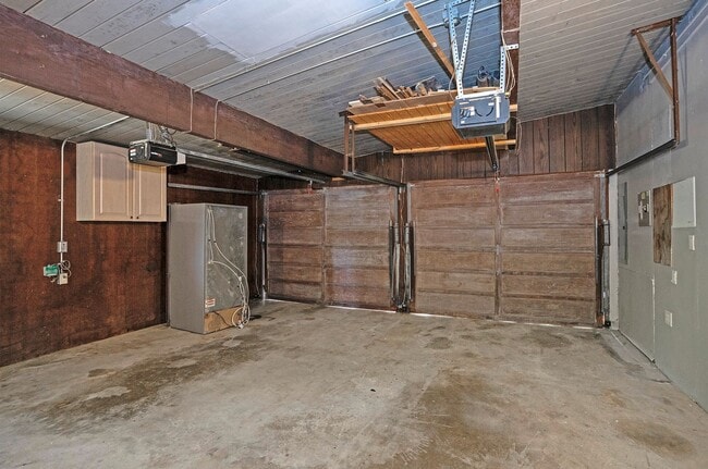 Building Photo - 3-Bed Waterfront Home in Vaughn
