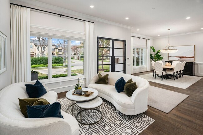 Building Photo - 3537 Villanova St