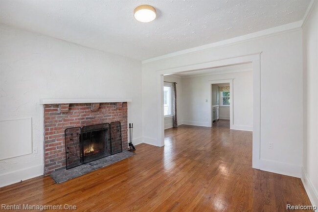 Building Photo - 838 Pinecrest Dr