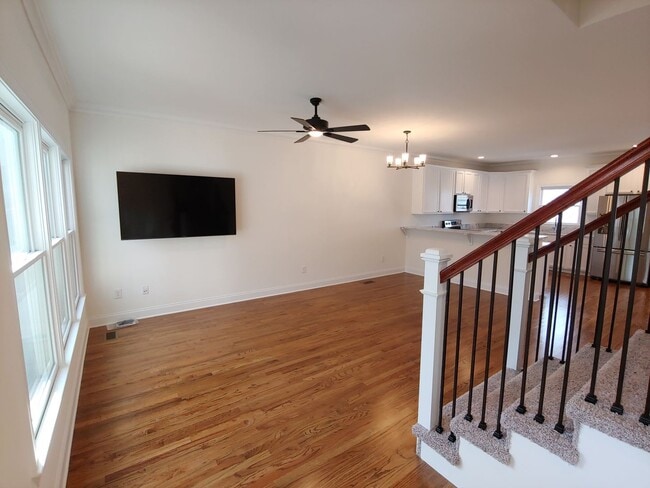 Building Photo - 3 Bedroom, 2.5 Bath Townhome Close to UTC!
