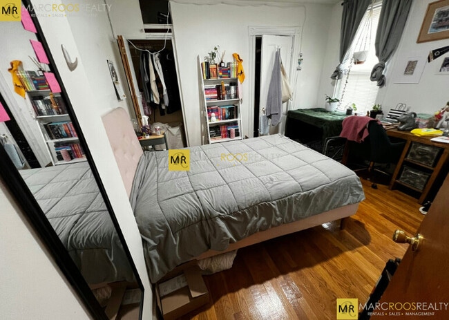 Building Photo - 205 Hillside St