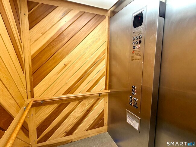 Building Photo - 60 Willow St