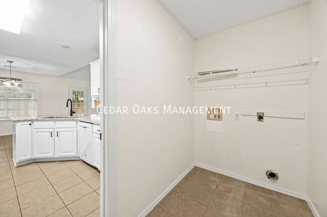 Building Photo - 1142 S Jasmine Ln