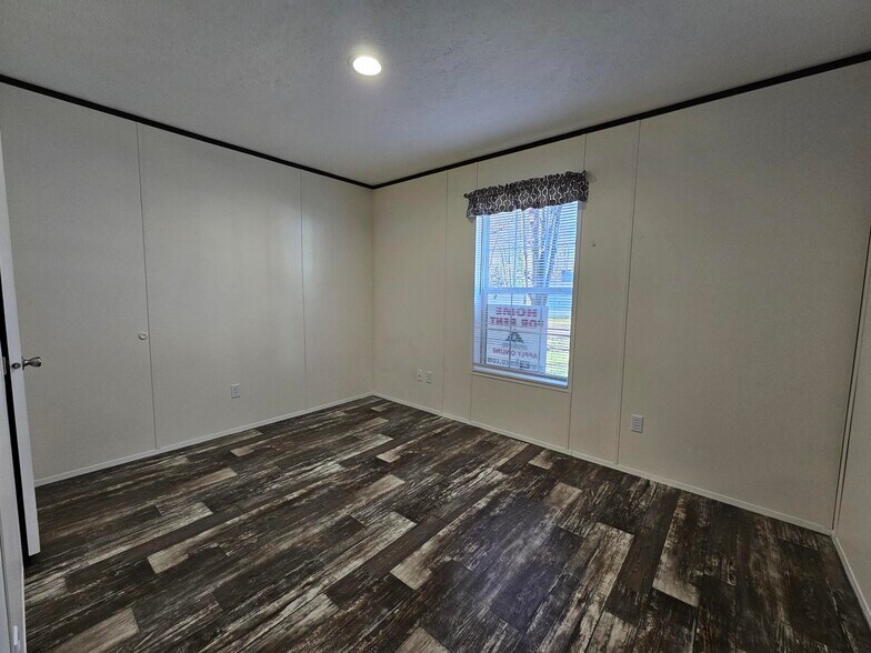 Building Photo - 244 Blossom Ln